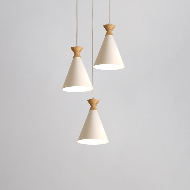 Zeitgenössische kreative Macaron Kegel Horn Hardware Gummi Massivholz 1-Licht Anhänger für Wohnzimmer 
