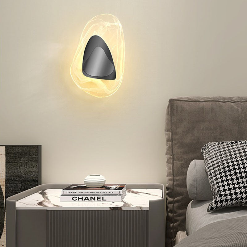 Zeitgenössische kreative unregelmäßige ovale Eisen-Kristall-LED-Wandleuchte für das Schlafzimmer 