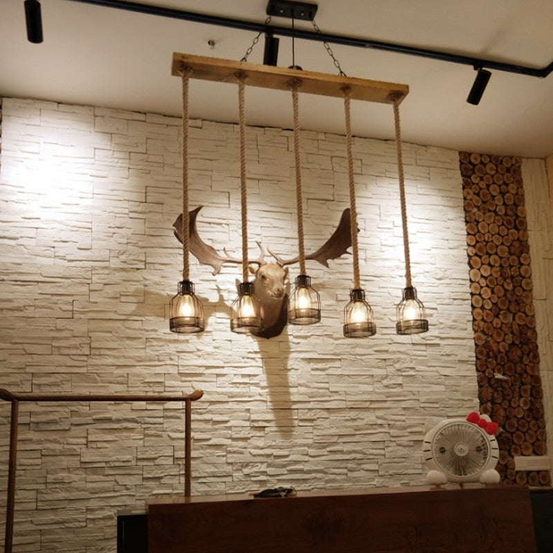 Chandelier de salle à manger à 5 lumières avec abat-jour en cage de fer et poutres en bois rustiques traditionnelles 