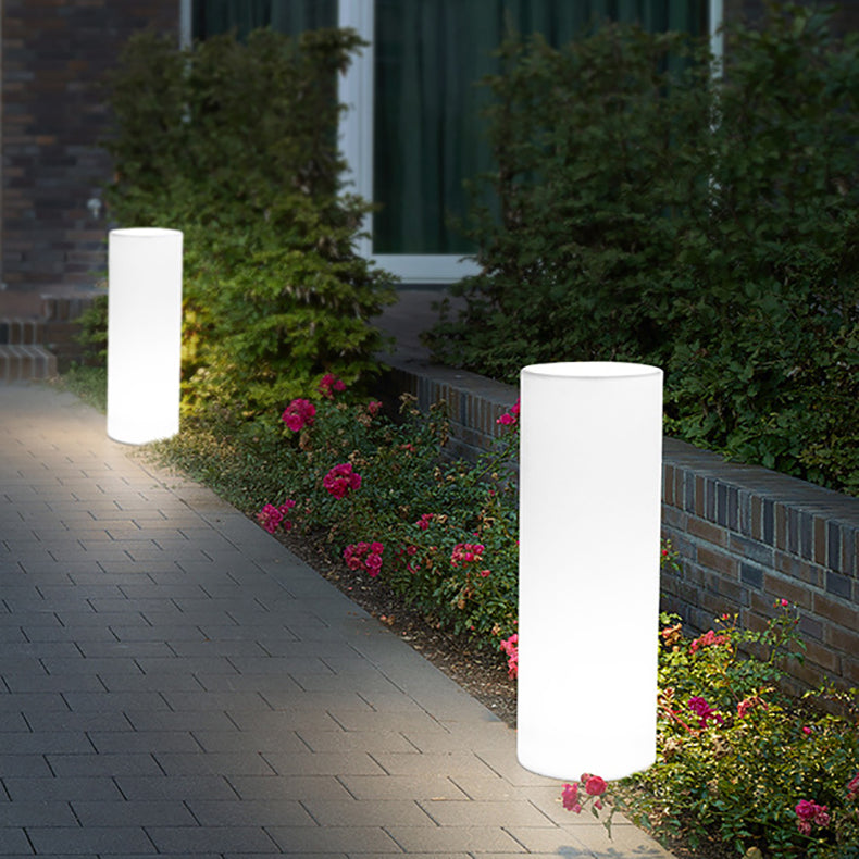 ضوء أسطوانة PE LED مقاوم للماء بالطاقة الشمسية بتصميم حديث وبسيط مع قابس أرضي خارجي للحديقة 