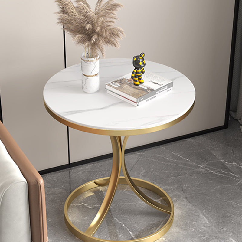 Moderner luxuriöser runder Rock-Slab-Couchtisch aus Kohlenstoffstahl für das Wohnzimmer 