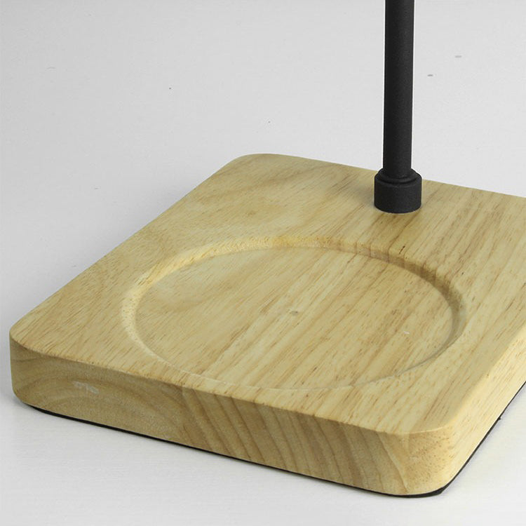 Lampe de table à une lumière avec abat-jour en dôme scandinave contemporain et base carrée en bois, effet cire fondue, pour chambre 