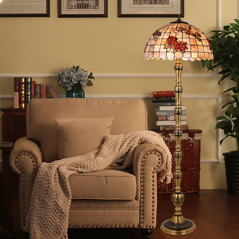 Traditionelle Tiffany Messing Shell Dome Rose Libelle 3-Licht Stehlampe für Wohnzimmer 