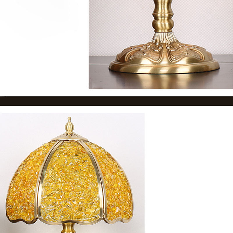 Zeitgenössische kreative farbige Kristall-Kupfer-Blume 1-Licht-Tischlampe für das Schlafzimmer 