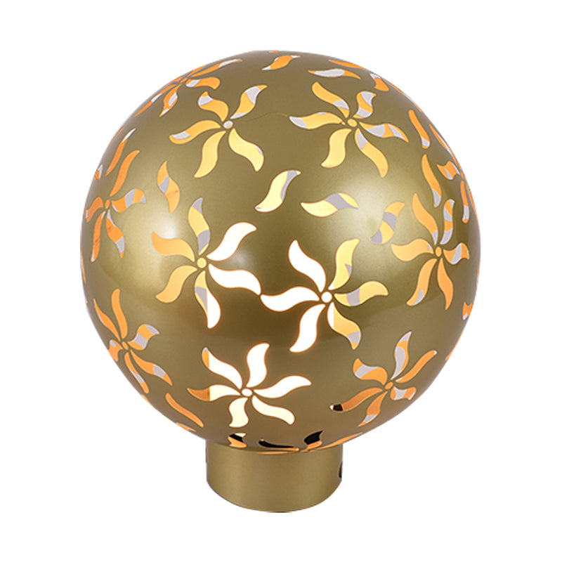 Lumière de paysage de pelouse contemporaine industrielle solaire en acier inoxydable sculpté en forme de sphère à 1 lumière pour patio extérieur 