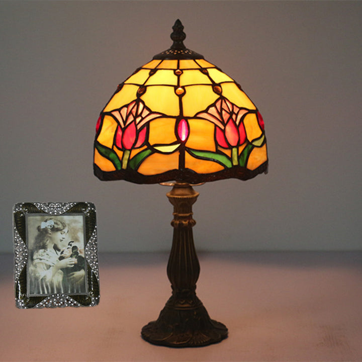 Traditionelle europäische Zinklegierung Glaskuppel Tulip 1-Licht Tischlampe für Schlafzimmer 