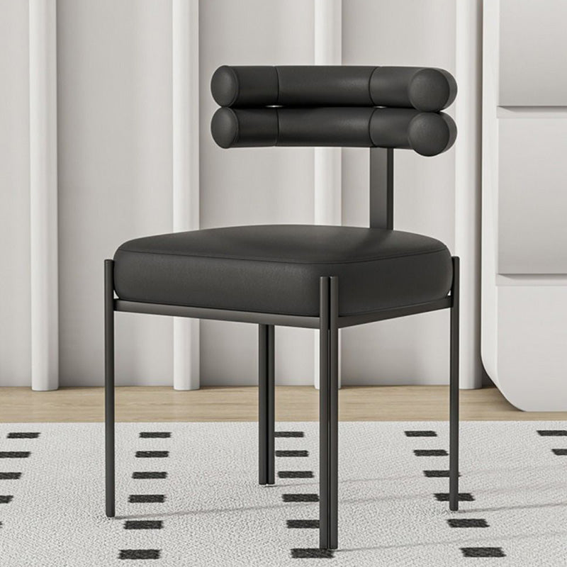 Chaise de salle à manger contemporaine nordique avec dossier incurvé en cuir microfibre et acier au carbone 