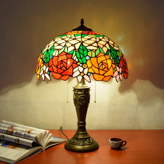Lampe de table à deux lumières avec abat-jour en verre teinté résine Tiffany Rose traditionnel pour chambre 