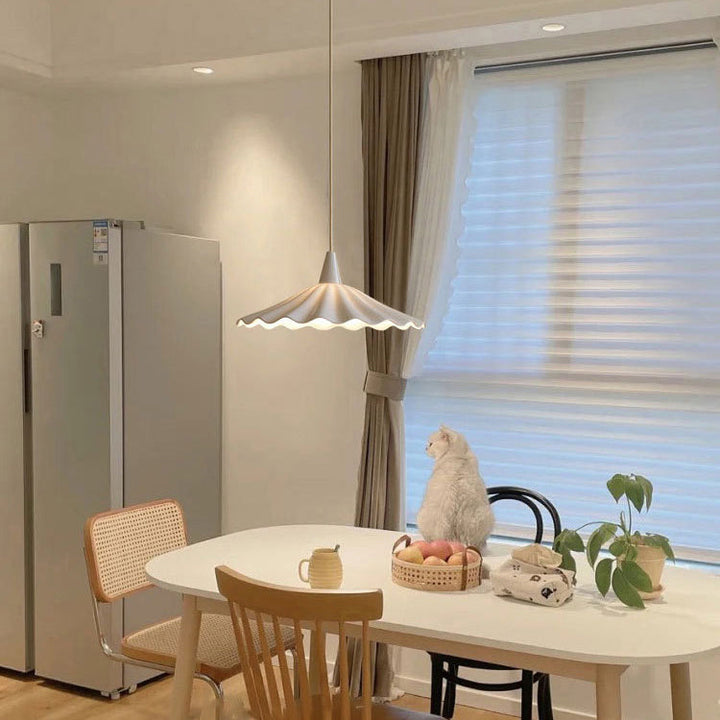 Moderne minimalistische runde plissierte Keramik 1-Licht Pendelleuchte für Wohnzimmer 