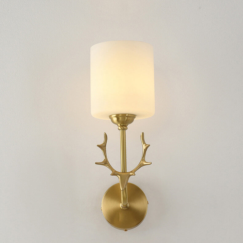 Zeitgenössische skandinavische Glaszylinder-Geweih-Kupfer-1-Licht-Wandleuchterlampe für Wohnzimmer 