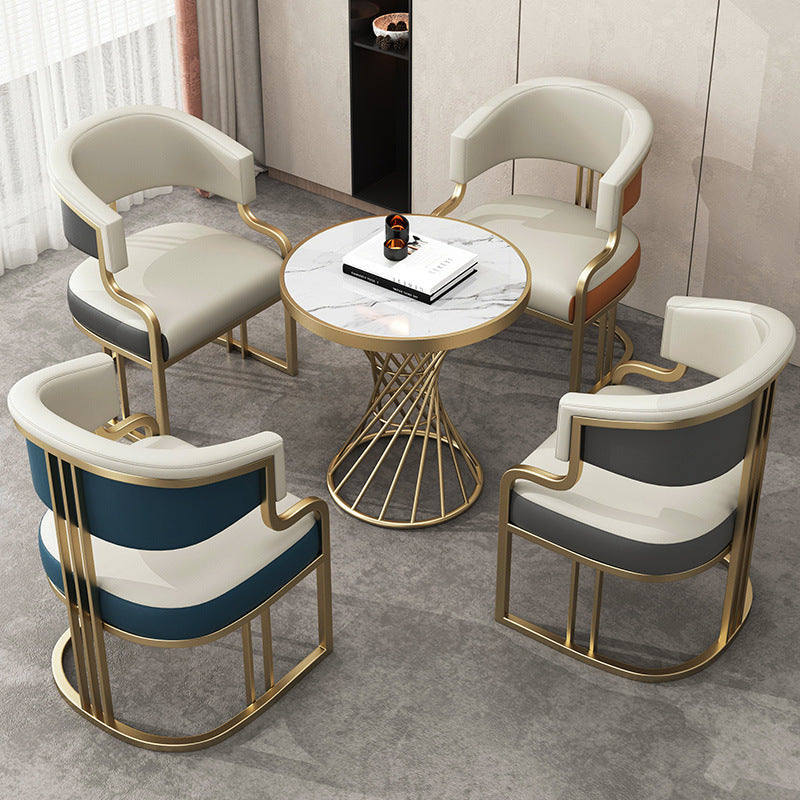 Moderner luxuriöser quadratischer Bogen-Faux-Nappa-Leder-Esszimmerstuhl aus Eisen mit Rückenlehne und Armlehnen für das Esszimmer 