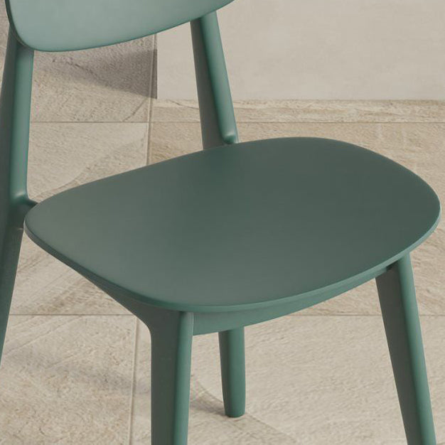 Chaise de salle à manger carrée en plastique macaron scandinave contemporaine avec dossier pour salle à manger 