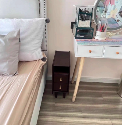 Simplicidad contemporánea mesita de noche rectangular de madera maciza ultra-estrecha, gabinete ahorrador de espacio con 2 cajones para dormitorio 