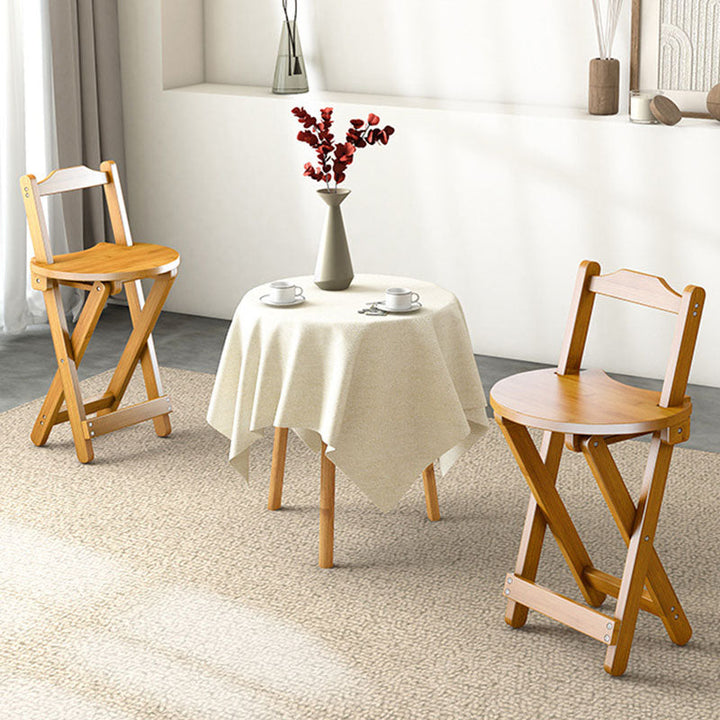 Simplicidad contemporánea Taburete de bar plegable con patas en forma de X de bambú Respaldo bajo Reposapiés para comedor 