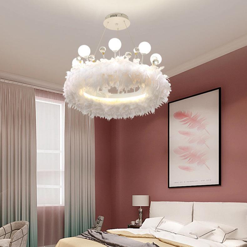 Zeitgenössische kreative Krone Acryl Ring Feder Dekor LED Kronleuchter für Wohnzimmer 