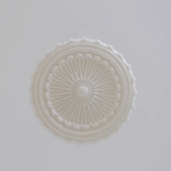 Plafonnier semi-encastré à 3 lumières avec abat-jour en cylindre de verre et fer, simplicité contemporaine pour le salon 