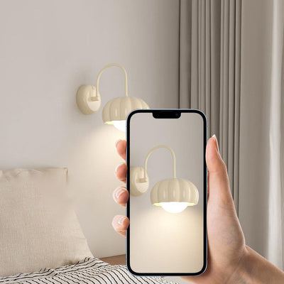 Moderne minimalistische cremefarbene ovale Wandleuchte aus Kunstharz PE mit 1 Licht für Schlafzimmer 