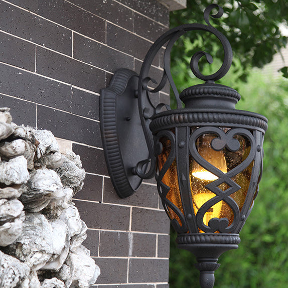 Lanterne traditionnelle européenne en aluminium en forme de lanterne en verre à 1 lumière pour jardin 