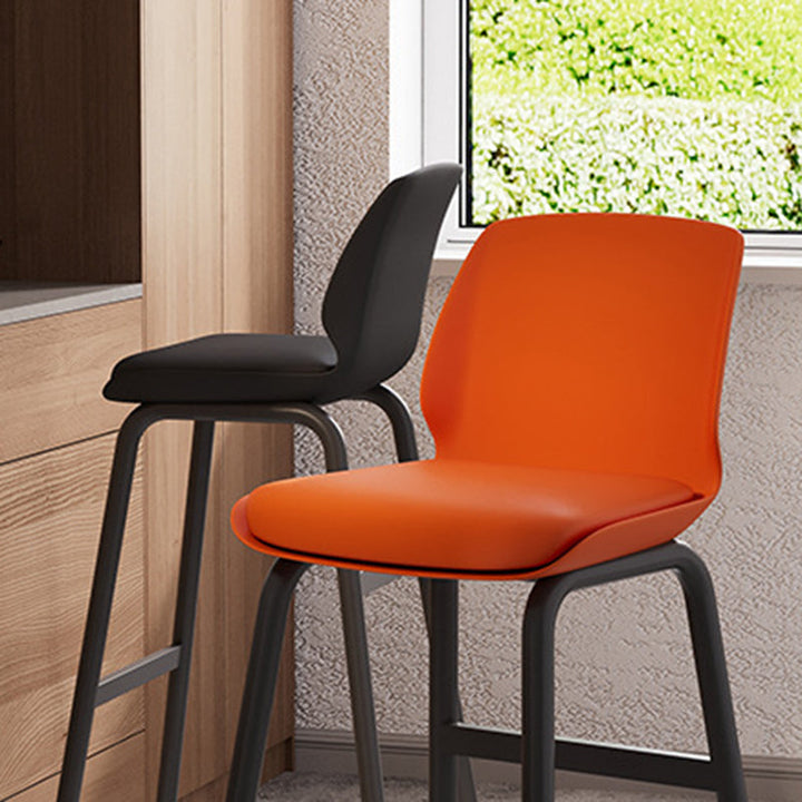 Zeitgenössischer nordischer quadratischer PU-Leder gepolsterter Eisen-Barhocker mit Kunststoff-Rückenlehne und Fußstütze für das Esszimmer 