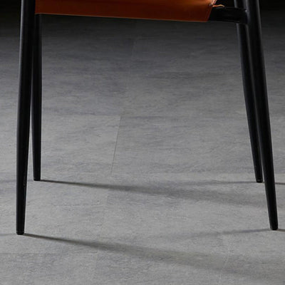 Silla de comedor apilable con respaldo de cuero nórdico contemporáneo y acero al carbono para comedor 