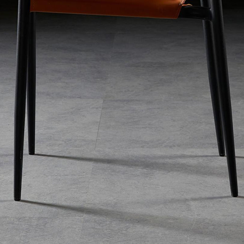 Silla de comedor apilable con respaldo de cuero nórdico contemporáneo y acero al carbono para comedor 