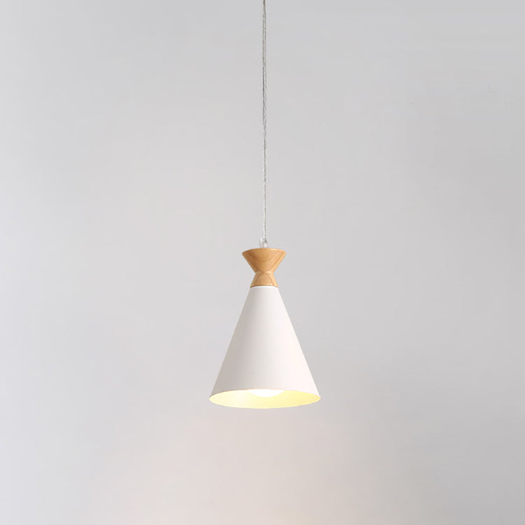 Zeitgenössische kreative Macaron Kegel Horn Hardware Gummi Massivholz 1-Licht Anhänger für Wohnzimmer 