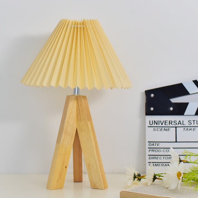 Lampe de table LED en bois massif avec base trépied ronde de style bohème contemporain en tissu pour chambre à coucher 