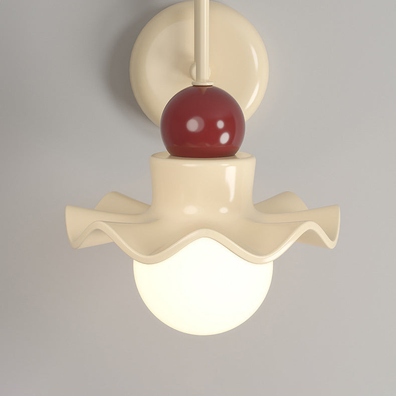 Aplique de pared de 1 luz con base de disco en forma de hoja de loto de bola redonda minimalista moderna de resina PE y hierro para dormitorio 