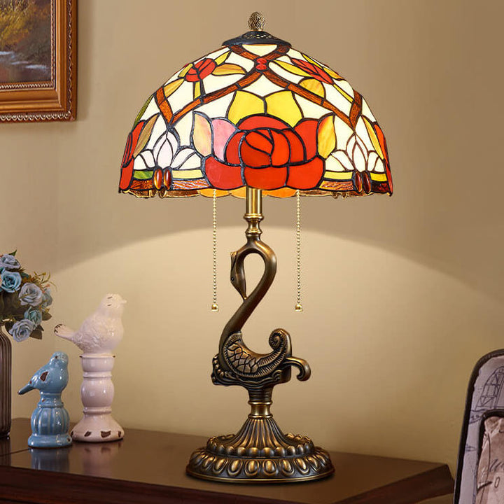Traditionelle 2-flammige Tischlampe mit Schwanensockel aus Kupfer und europäischem Buntglas für Schlafzimmer und Homeoffice 