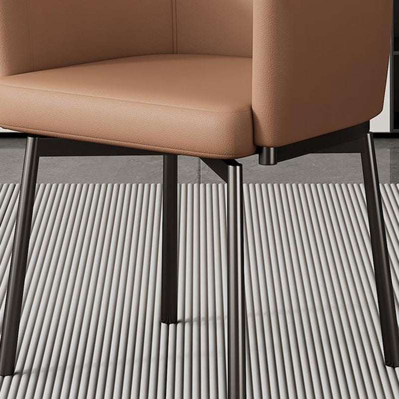 Chaise de salle à manger moderne minimaliste carrée en cuir microfibre rembourré avec dossier et accoudoir en métal 