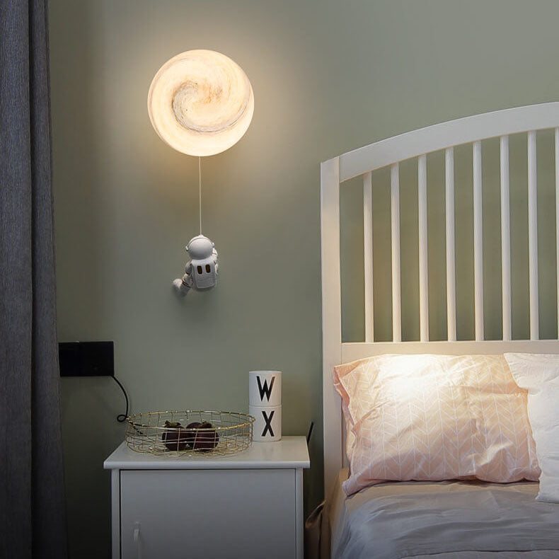 Applique murale contemporaine créative Orb Astronaut en résine de fer à 1 lumière pour chambre 