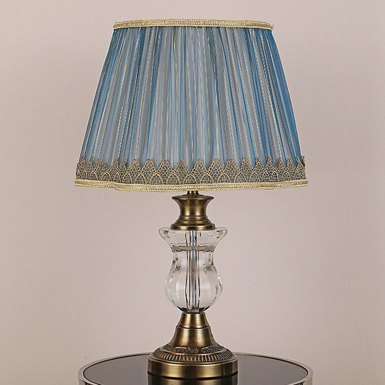 Traditionelle europäische Zylinder-Hardware-Kristallgewebe-1-Licht-Tischlampe für Schlafzimmer 
