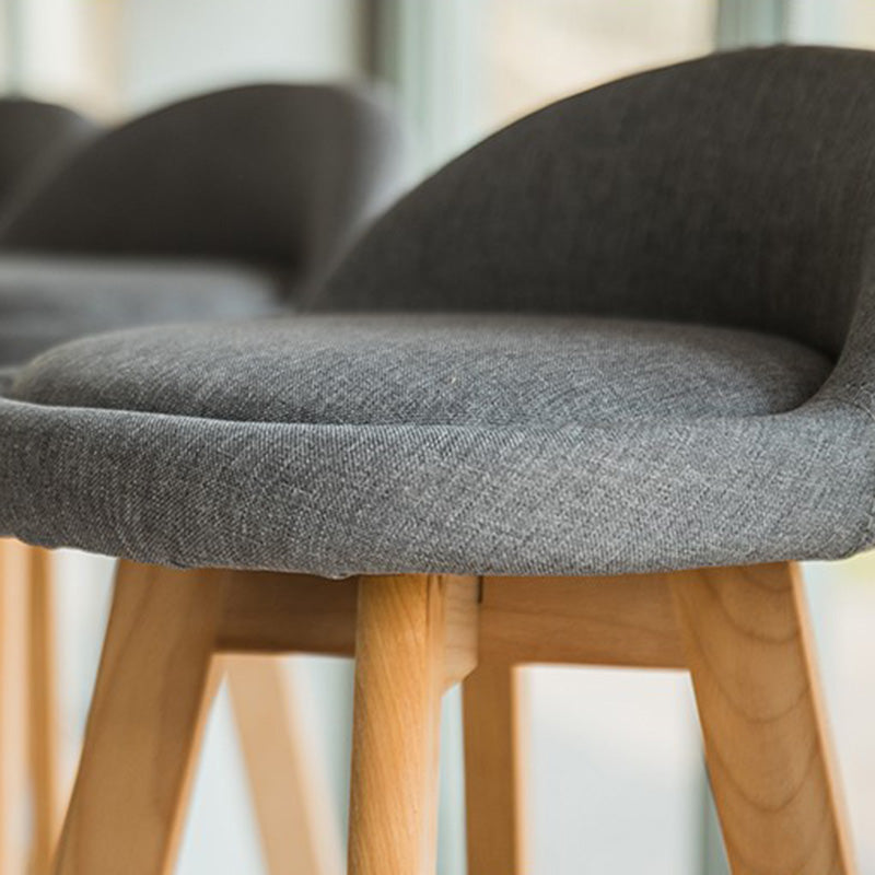 Tabouret de bar pivotant traditionnel vintage avec cadre en bois et tissu rond, dossier bas et repose-pieds pour salle à manger 