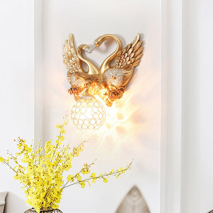 Traditionelle europäische Schwanenkugel-Harz-Eisen-1-Licht-Wandleuchterlampe für Wohnzimmer 