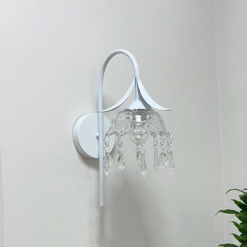 Applique murale contemporaine créative en fer avec abat-jour en verre en forme de fleur de lotus et cristal à 1 lumière pour salon 