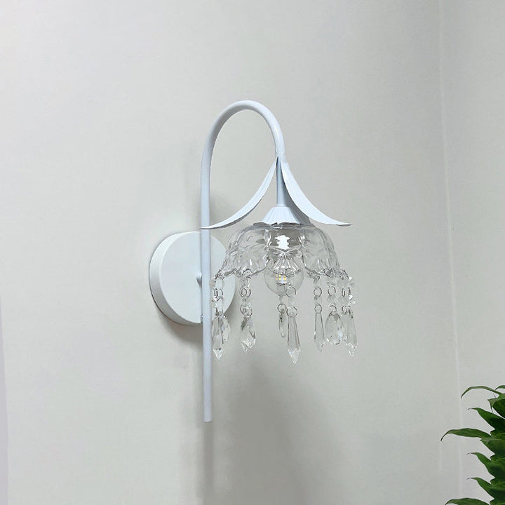 Applique murale contemporaine créative en fer avec abat-jour en verre en forme de fleur de lotus et cristal à 1 lumière pour salon 