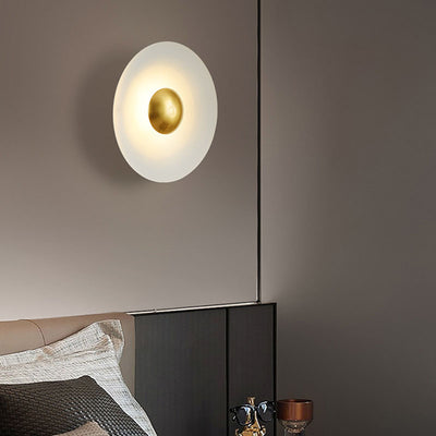 مصباح حائط LED بتصميم عصري على شكل صحن طائر لماكرون للإضاءة في غرفة النوم 