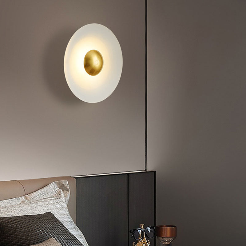 مصباح حائط LED بتصميم عصري على شكل صحن طائر لماكرون للإضاءة في غرفة النوم 
