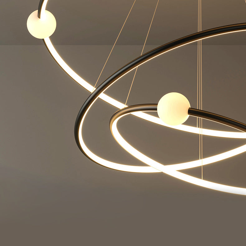 Moderner minimalistischer mehrstufiger Kreis aus Aluminium, Eisen und Silikon, LED-Kronleuchter für Wohnzimmer 