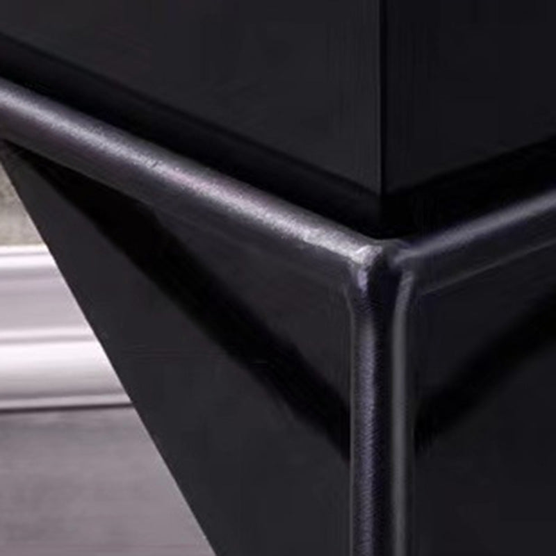 Zeitgenössischer nordischer Dreieck-Pyramiden-Glas-Schiefer-Metall-Beistelltisch für das Bett 