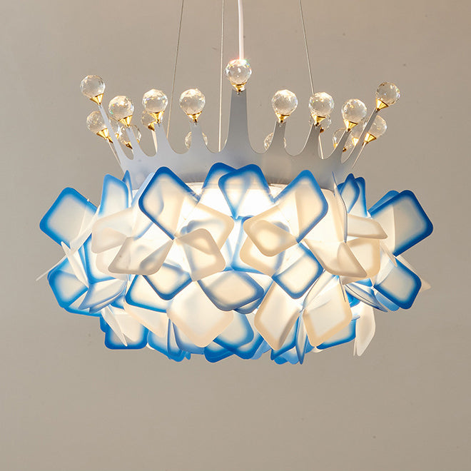 Zeitgenössische kreative Hardware Crown Decor PVC Petal Shade LED Pendelleuchte für Wohnzimmer 