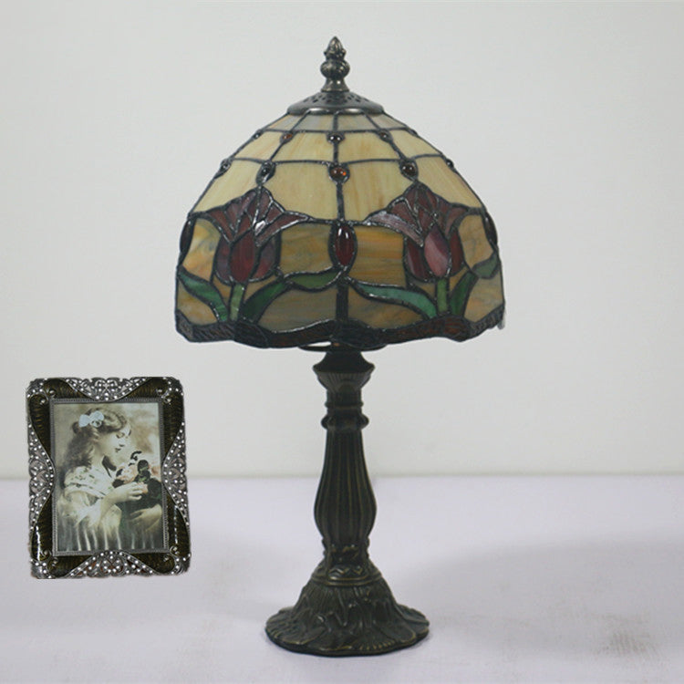 Lampe de table 1 lumière en forme de tulipe avec dôme en verre en alliage de zinc européen traditionnel pour chambre à coucher 