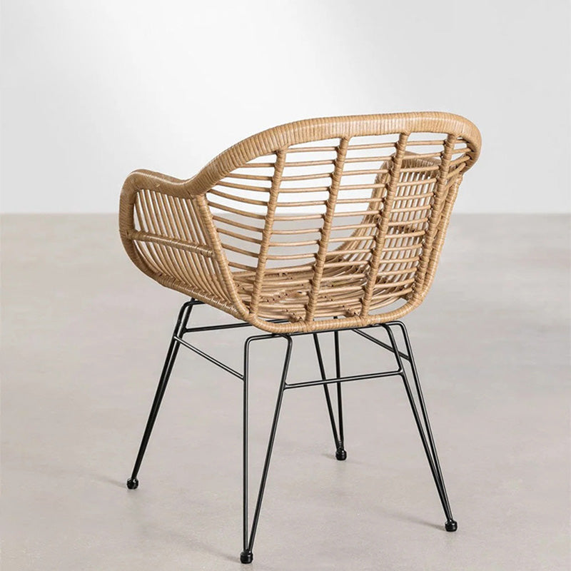 Chaise à dossier et accoudoirs en rotin tissé traditionnel avec base en fer pour terrasse extérieure 