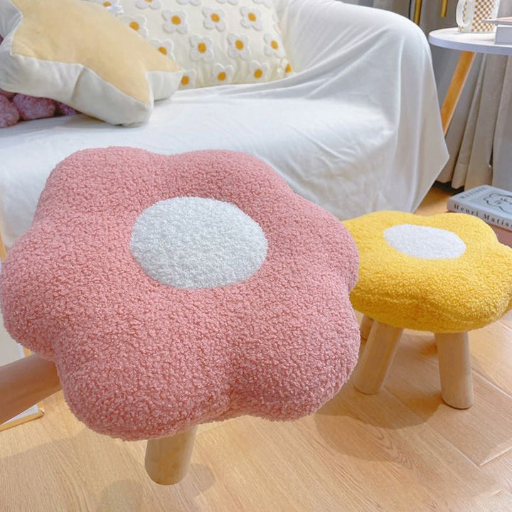 Contemporary Creative Flower Shape Sherpa Fabric Pine Wood Footstool For Entryways