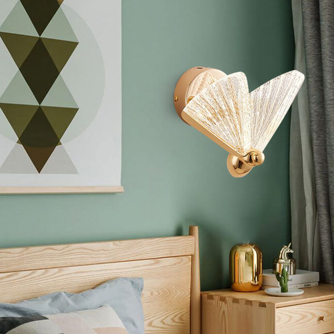 Applique murale LED en alliage de zinc acrylique créatif contemporain en forme de papillon pour chambre 