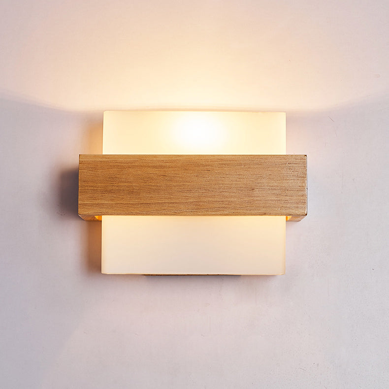 Lampe murale à une lumière cubique en bois et verre de style ferme traditionnelle pour chevet 