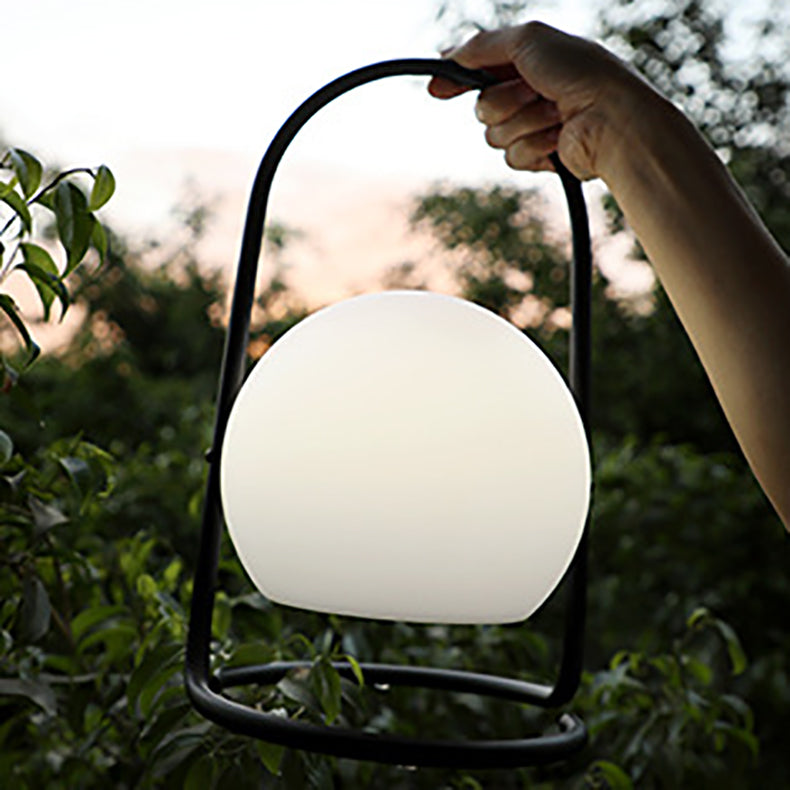 Lampe de table LED suspendue rechargeable en forme de boule, œuf, cube, cylindre en métal nordique contemporain pour chevet 