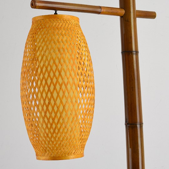 Traditionelle chinesische Bambusrohr-Weblaterne Schirm 1-Licht Stehlampe für Esszimmer 