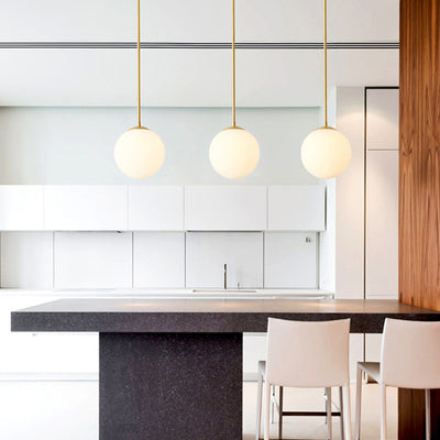 Eisen Nordic Persönlichkeit Goldene Gerade Stange Weißer Kugel Design 1-Licht Pendelleuchte 