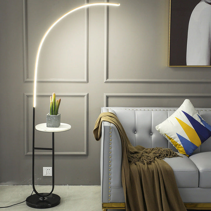 Zeitgenössische Einfachheit Arc Aluminium Streifen mit Marmor Eisen Palette LED Stehlampe für Wohnzimmer 